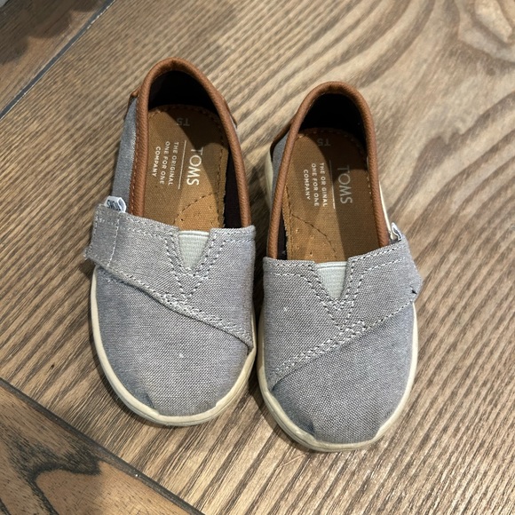 Baby Toms shoes size 5 - Picture 2 of 4